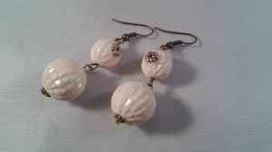 Gräddvita örhängen