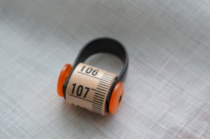 Ring måttband och knappar