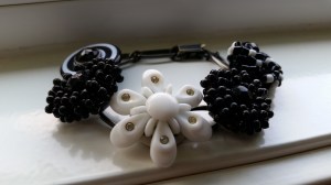 Armband, svartvitt II